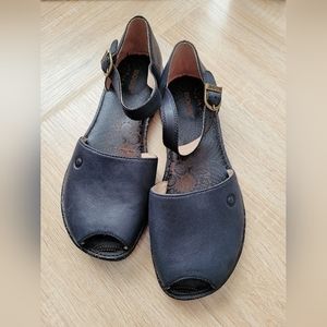 Bogs leather sandals